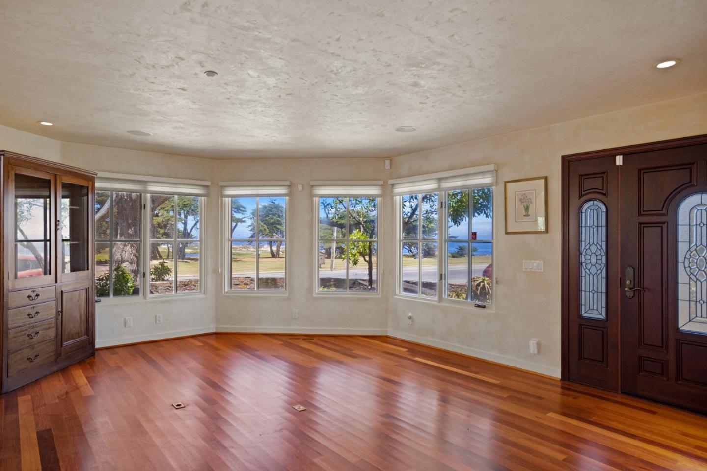 Detail Gallery Image 6 of 49 For 1273 Surf Ave, Pacific Grove,  CA 93950 - 4 Beds | 3/1 Baths