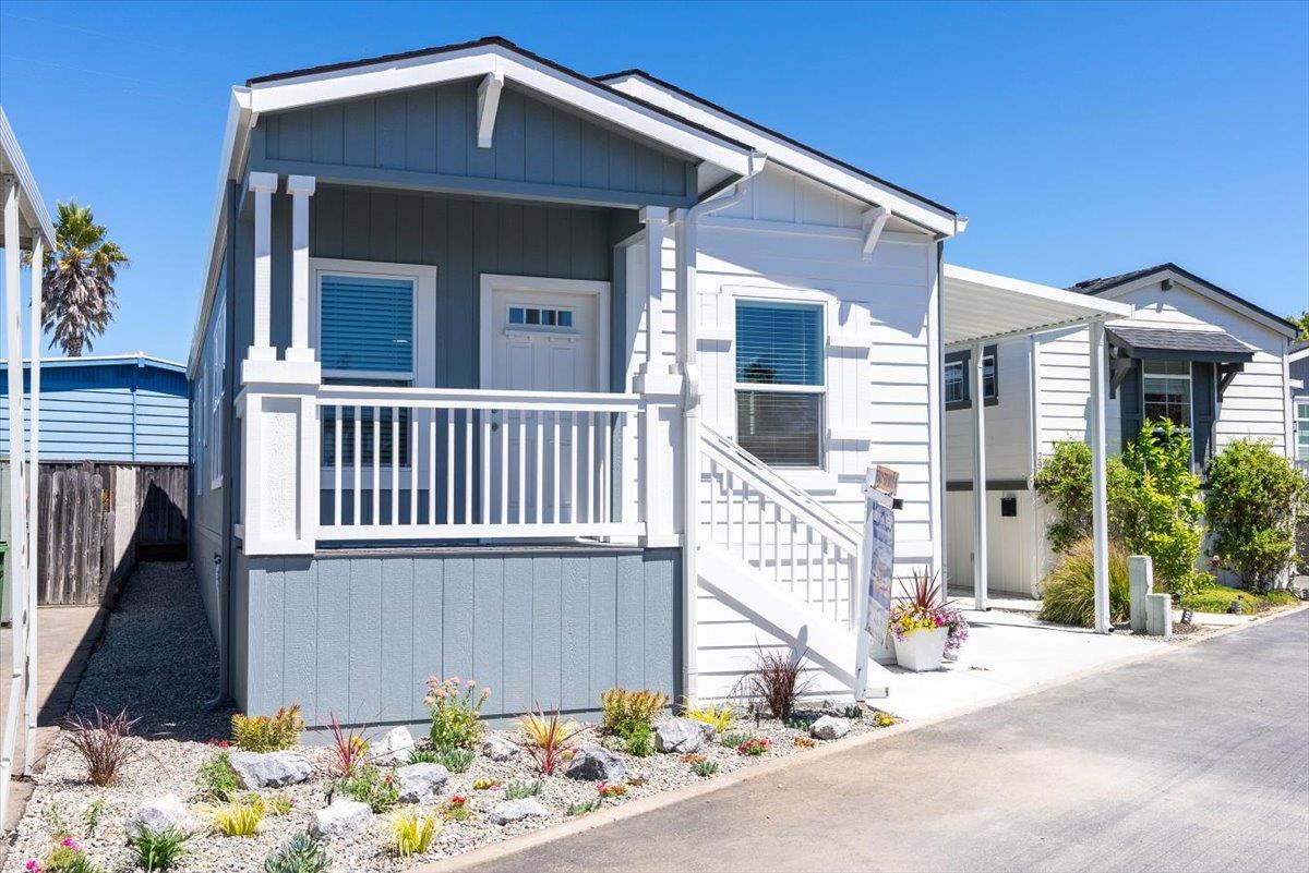 Detail Gallery Image 1 of 17 For 1555 Merrill St #28,  Santa Cruz,  CA 95062 - 3 Beds | 2 Baths