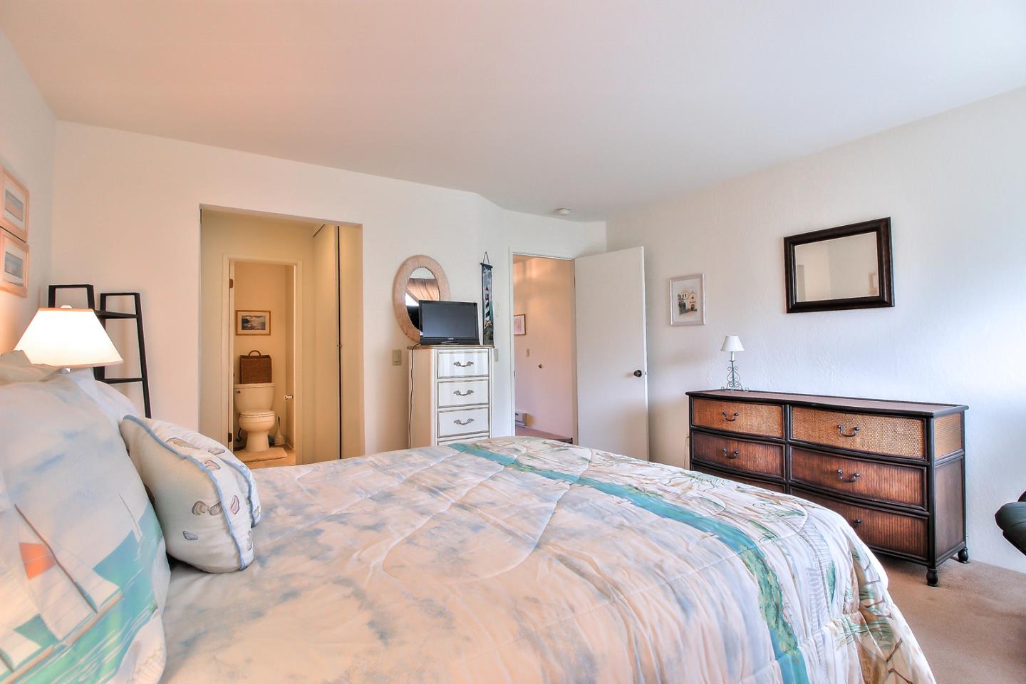 Detail Gallery Image 10 of 24 For 125 Surf Way #328,  Monterey,  CA 93940 - 1 Beds | 1 Baths