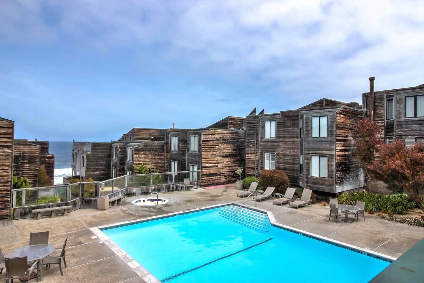 Detail Gallery Image 17 of 24 For 125 Surf Way #328,  Monterey,  CA 93940 - 1 Beds | 1 Baths