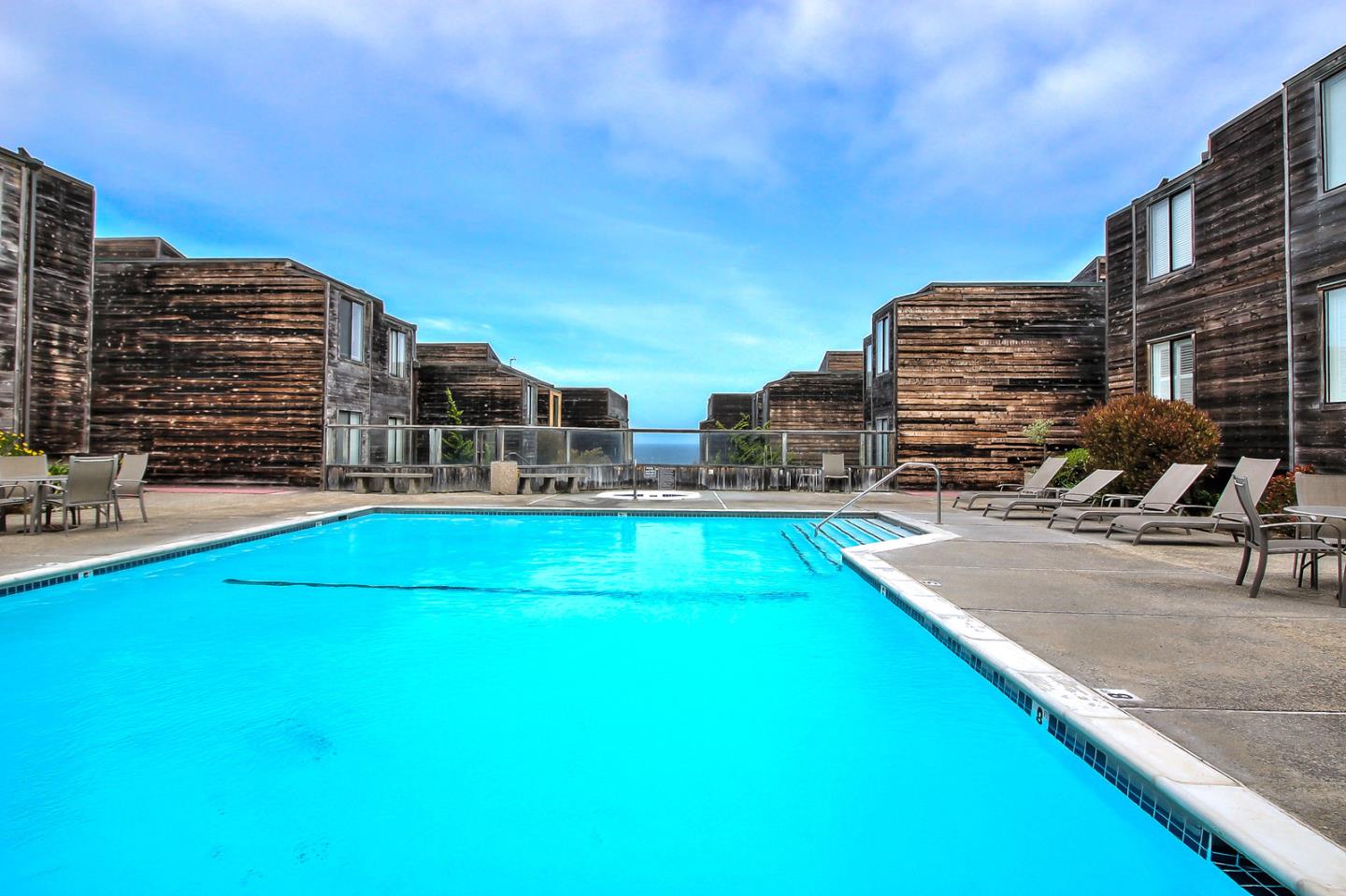 Detail Gallery Image 18 of 24 For 125 Surf Way #328,  Monterey,  CA 93940 - 1 Beds | 1 Baths