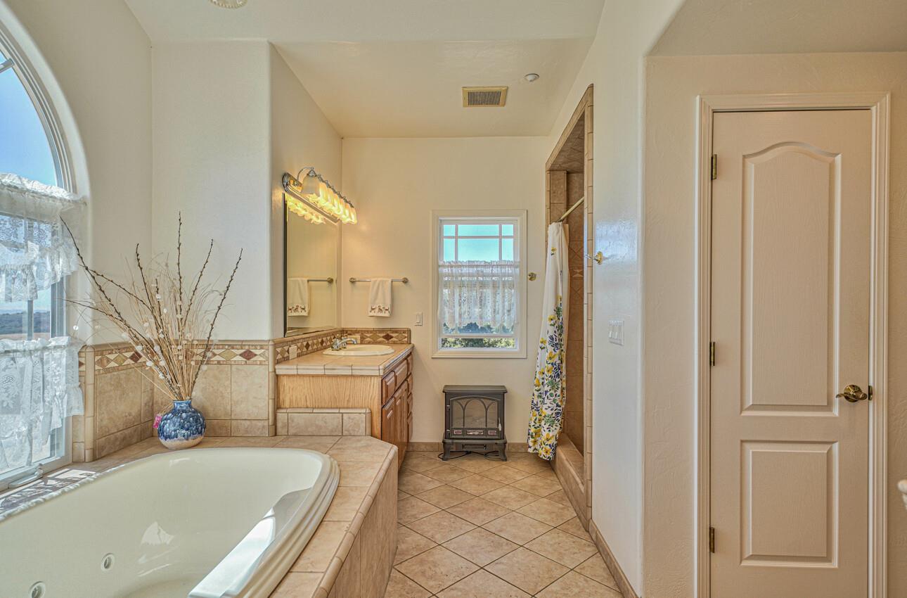 Detail Gallery Image 40 of 55 For 169 Old Stage Rd #C,  Salinas,  CA 93908 - 3 Beds | 2/2 Baths