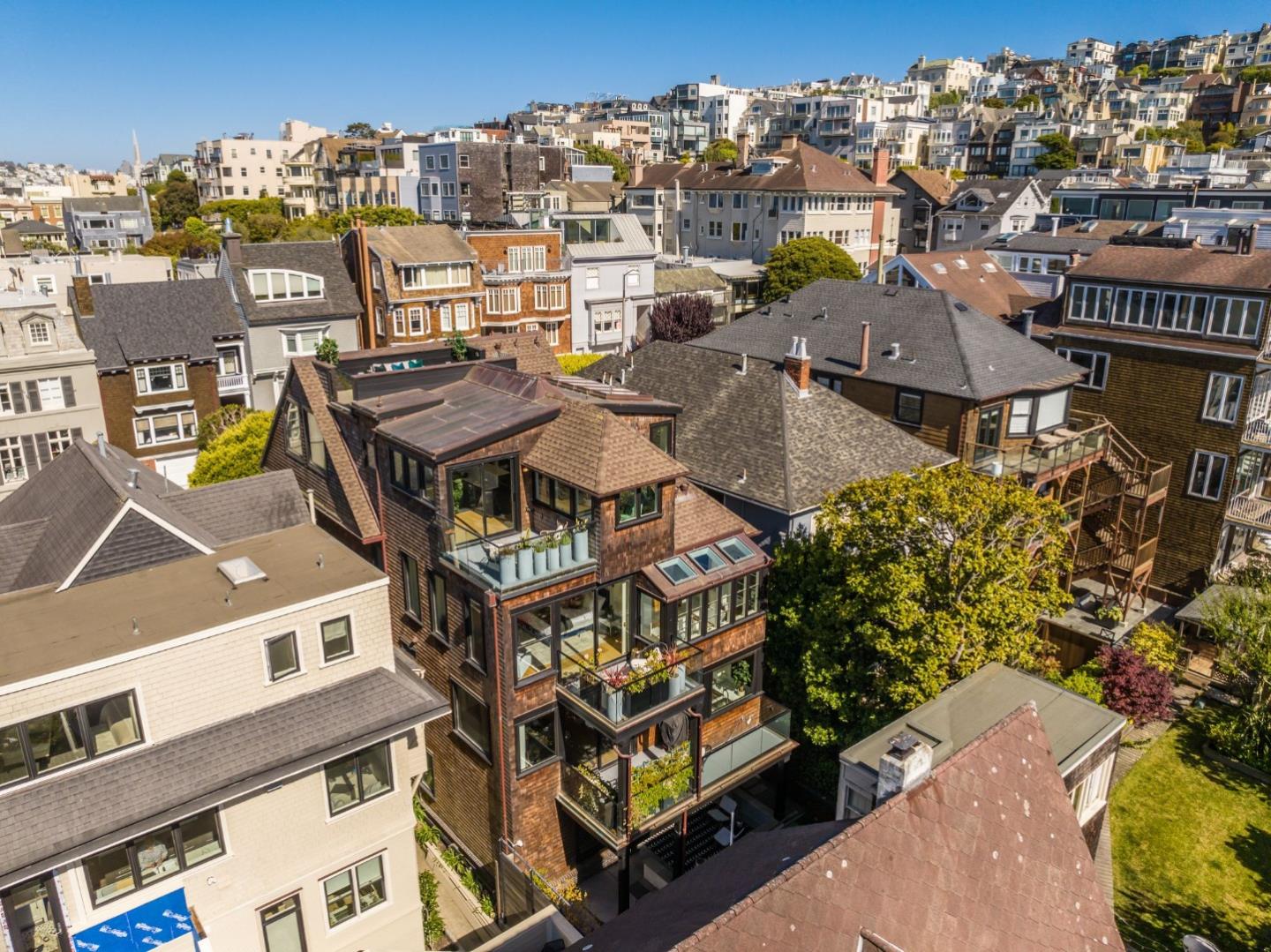 Detail Gallery Image 100 of 106 For 2853 Broderick St, San Francisco,  CA 94123 - 6 Beds | 5/1 Baths