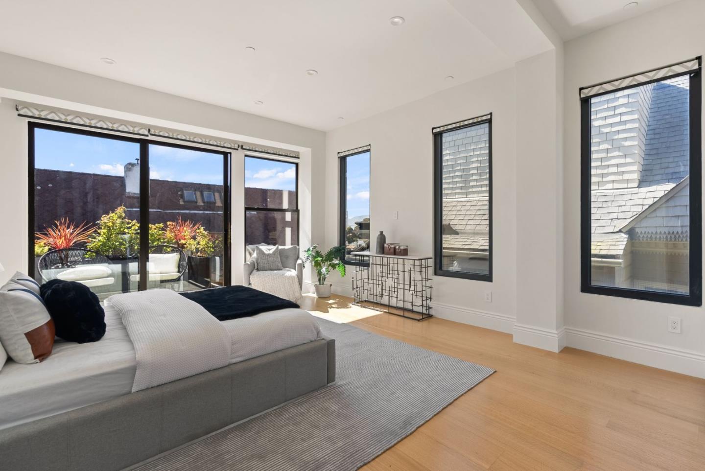 Detail Gallery Image 64 of 106 For 2853 Broderick St, San Francisco,  CA 94123 - 6 Beds | 5/1 Baths