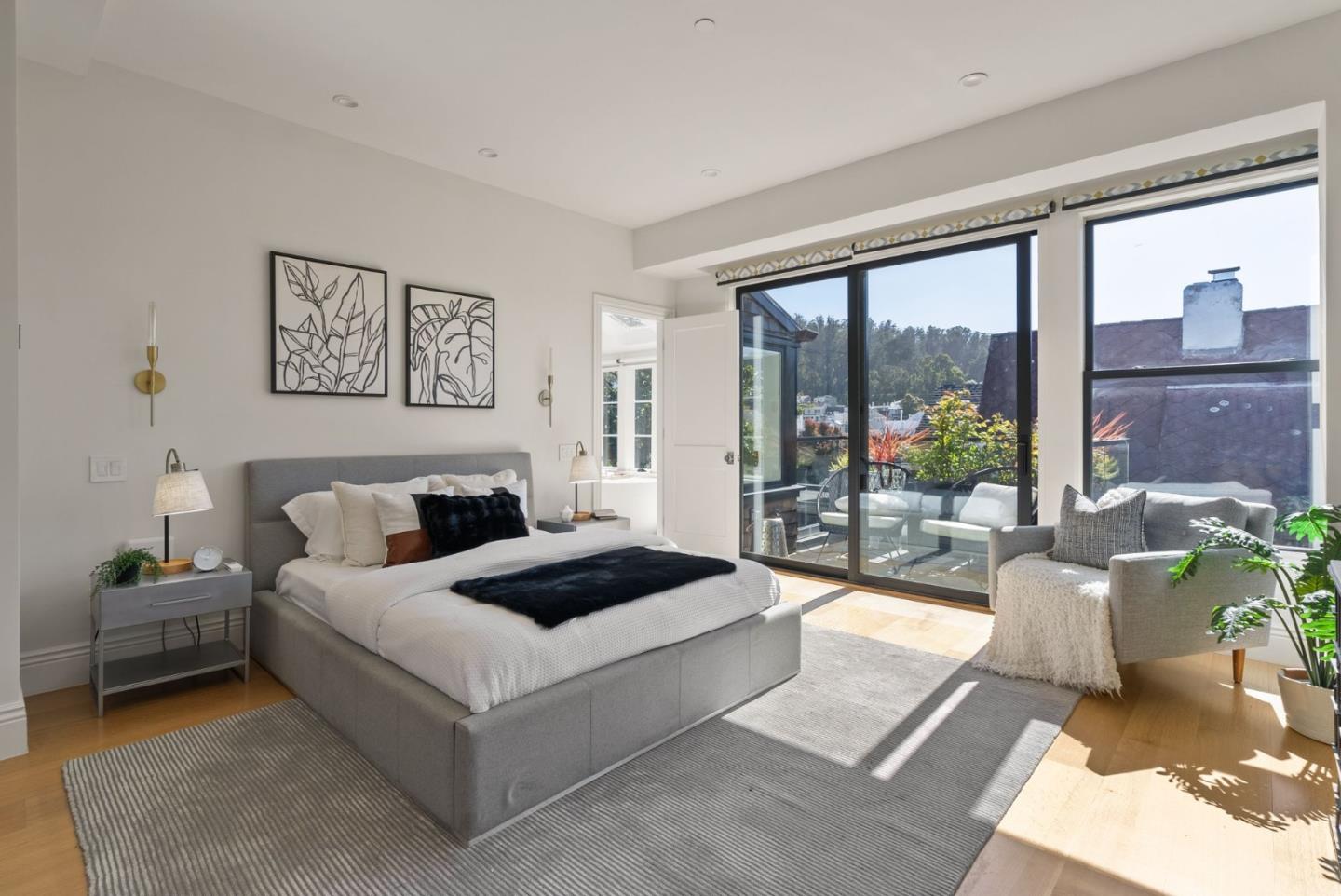 Detail Gallery Image 65 of 106 For 2853 Broderick St, San Francisco,  CA 94123 - 6 Beds | 5/1 Baths