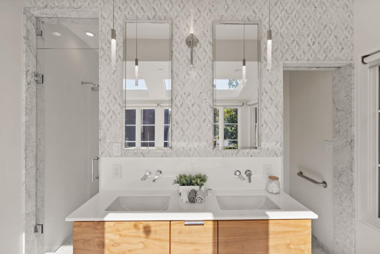 Detail Gallery Image 68 of 106 For 2853 Broderick St, San Francisco,  CA 94123 - 6 Beds | 5/1 Baths