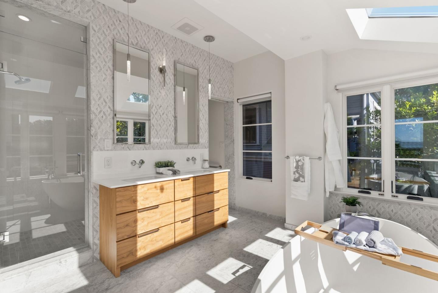 Detail Gallery Image 69 of 106 For 2853 Broderick St, San Francisco,  CA 94123 - 6 Beds | 5/1 Baths