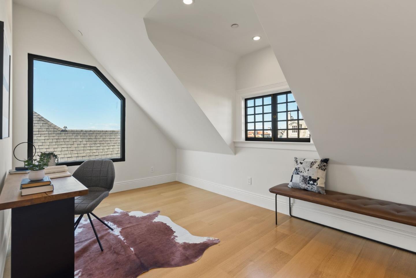 Detail Gallery Image 74 of 106 For 2853 Broderick St, San Francisco,  CA 94123 - 6 Beds | 5/1 Baths