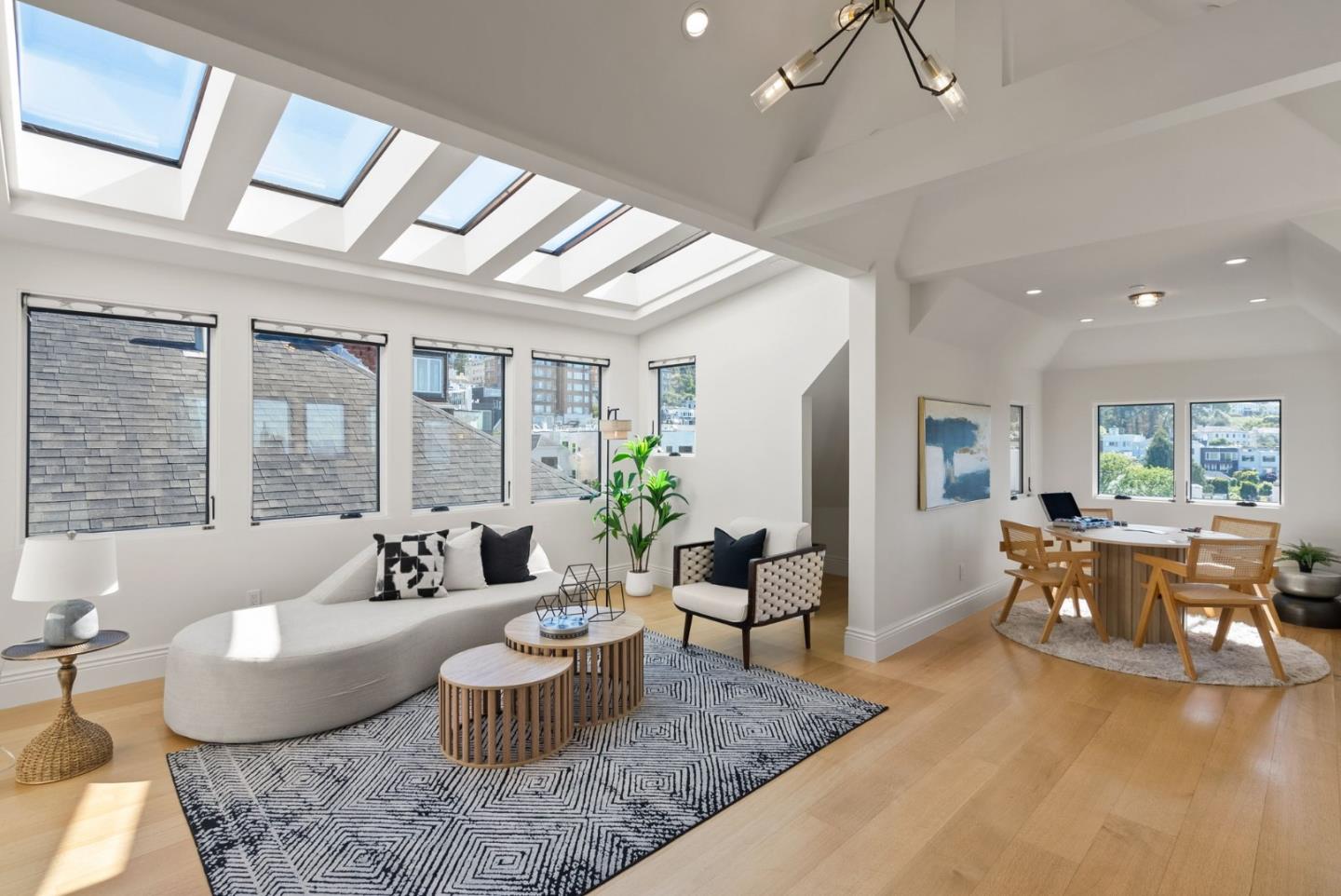 Detail Gallery Image 75 of 106 For 2853 Broderick St, San Francisco,  CA 94123 - 6 Beds | 5/1 Baths
