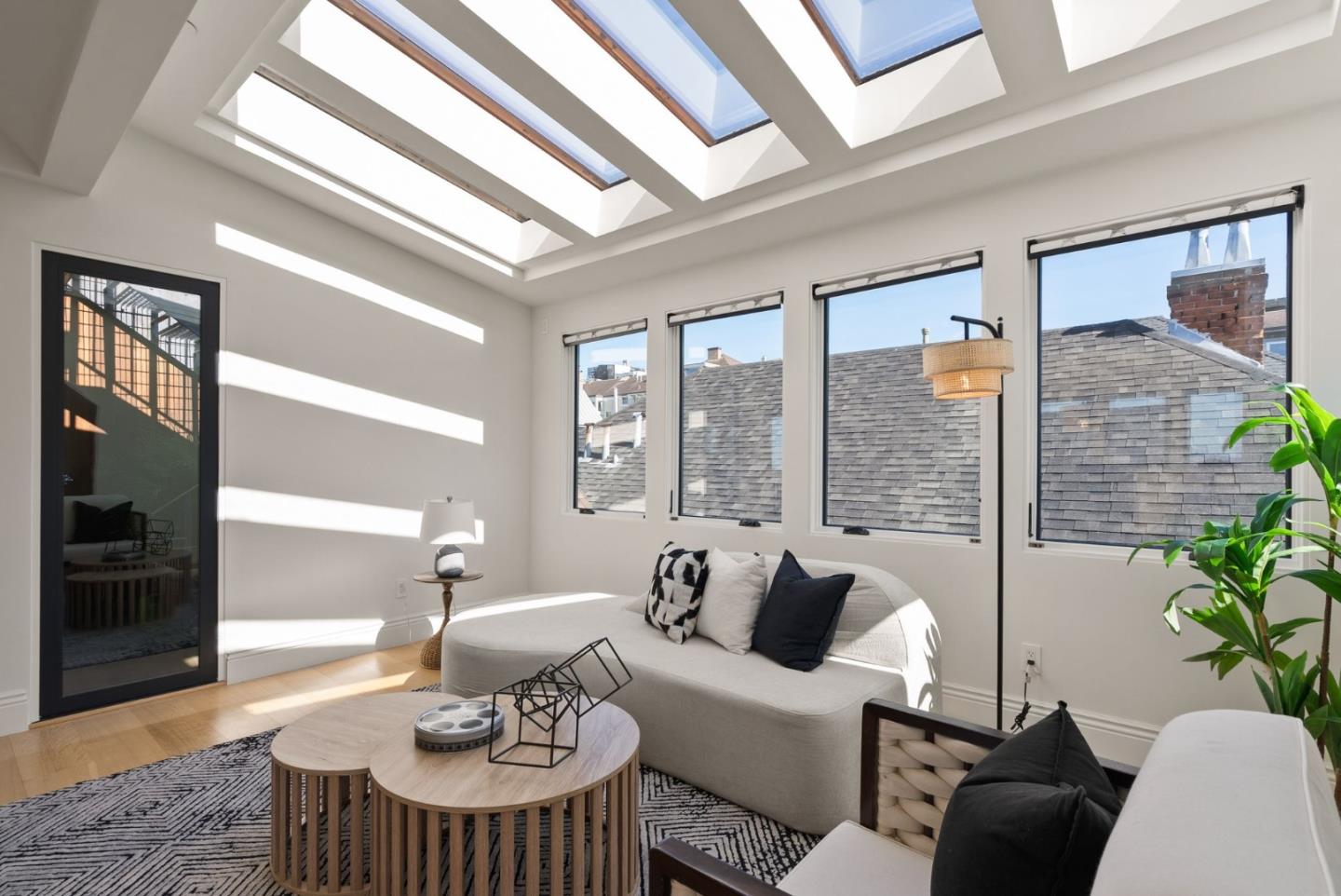 Detail Gallery Image 77 of 106 For 2853 Broderick St, San Francisco,  CA 94123 - 6 Beds | 5/1 Baths