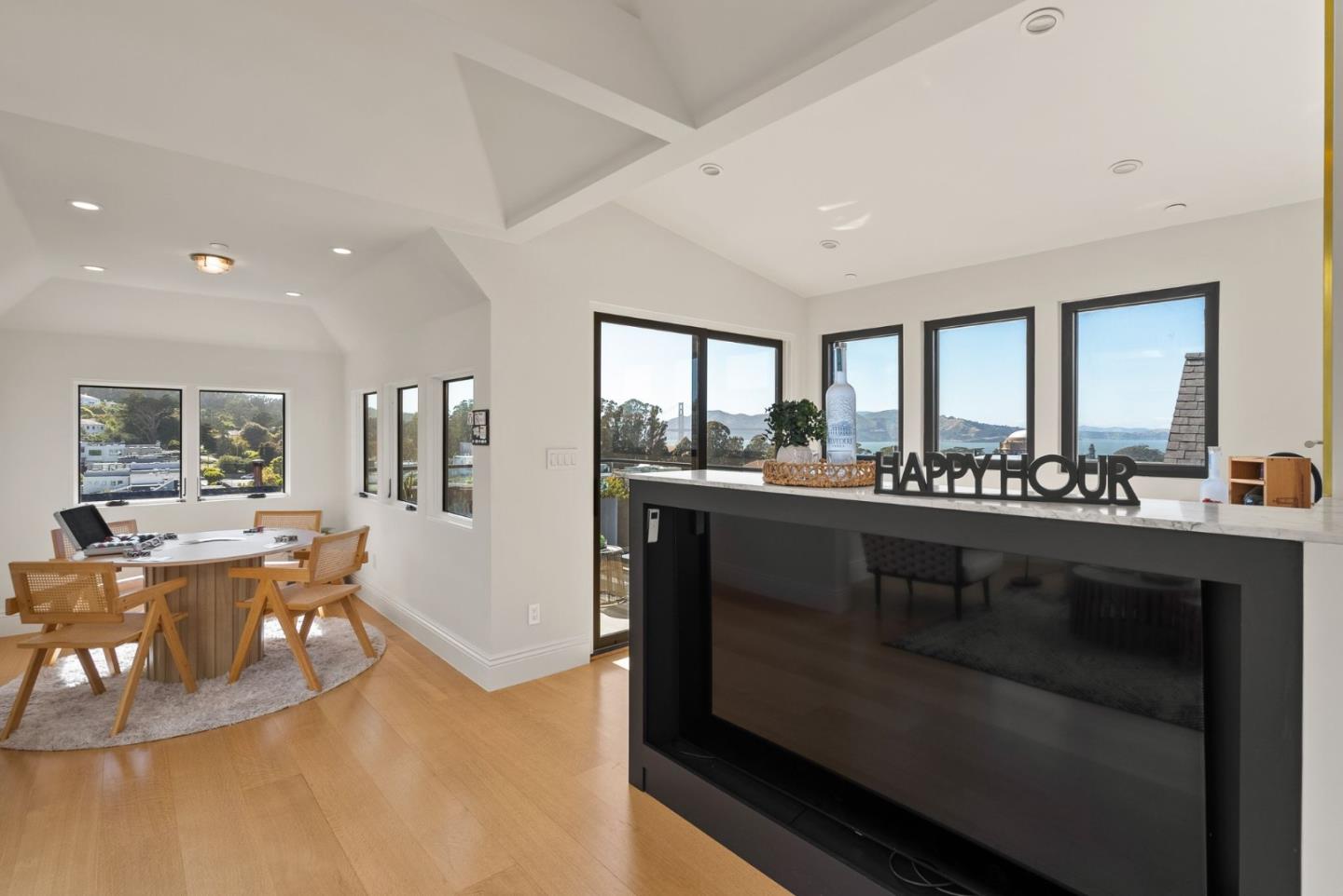 Detail Gallery Image 78 of 106 For 2853 Broderick St, San Francisco,  CA 94123 - 6 Beds | 5/1 Baths