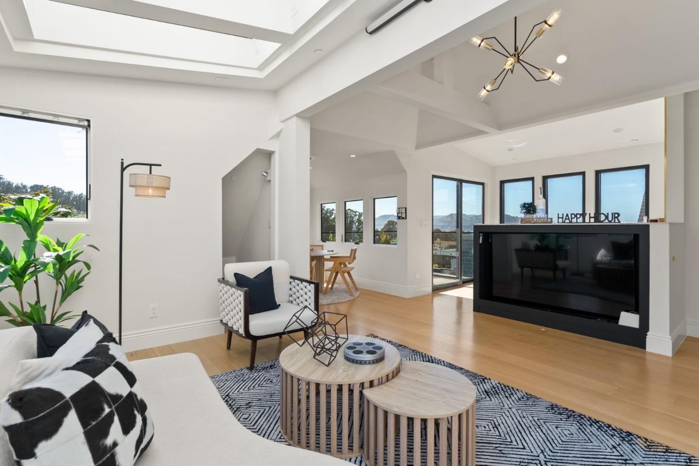 Detail Gallery Image 79 of 106 For 2853 Broderick St, San Francisco,  CA 94123 - 6 Beds | 5/1 Baths