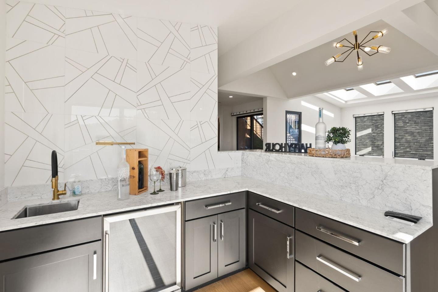 Detail Gallery Image 82 of 106 For 2853 Broderick St, San Francisco,  CA 94123 - 6 Beds | 5/1 Baths