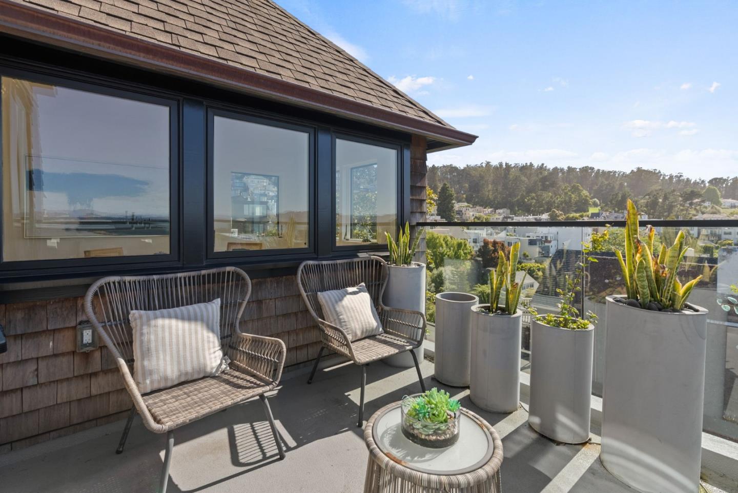 Detail Gallery Image 85 of 106 For 2853 Broderick St, San Francisco,  CA 94123 - 6 Beds | 5/1 Baths