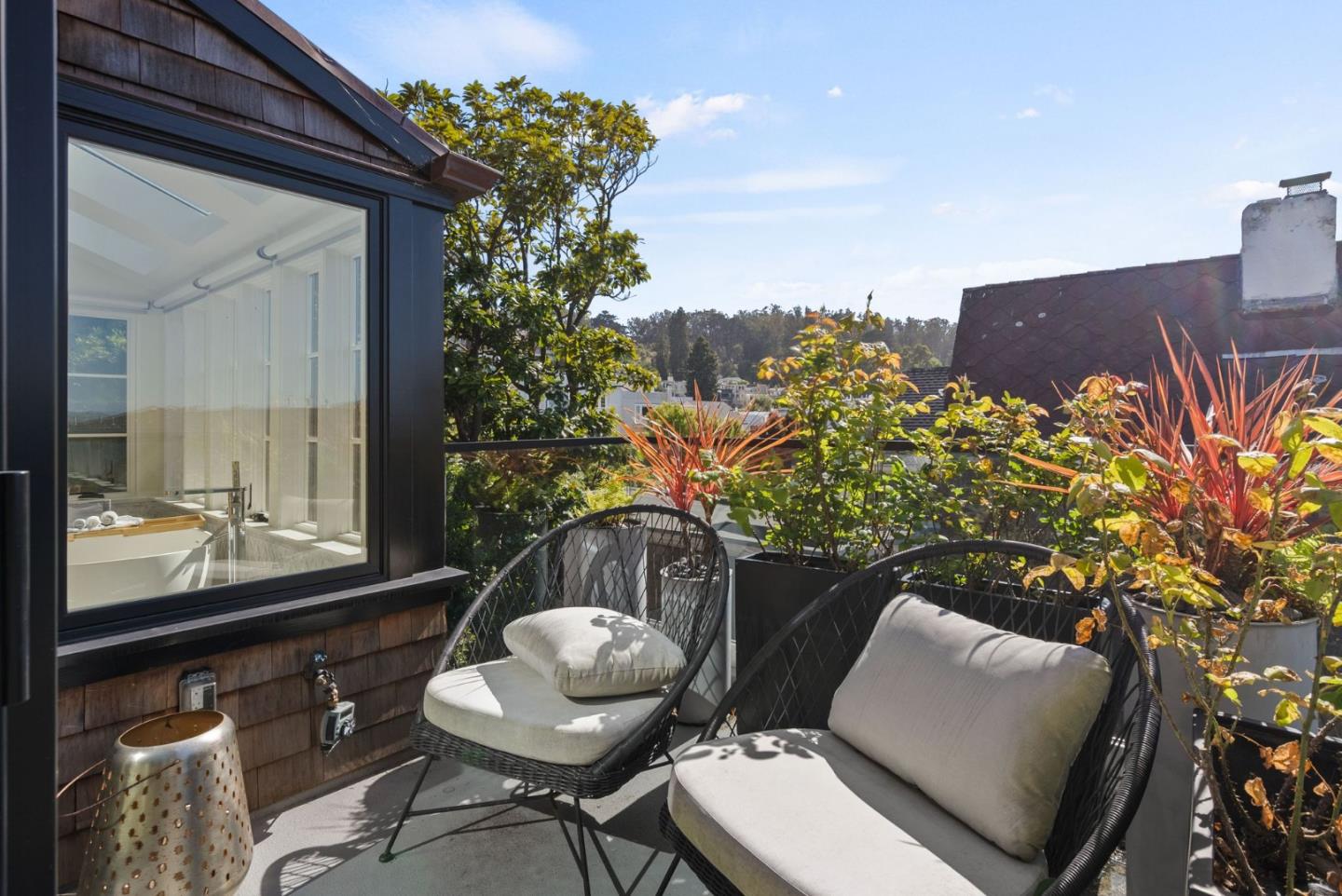 Detail Gallery Image 86 of 106 For 2853 Broderick St, San Francisco,  CA 94123 - 6 Beds | 5/1 Baths