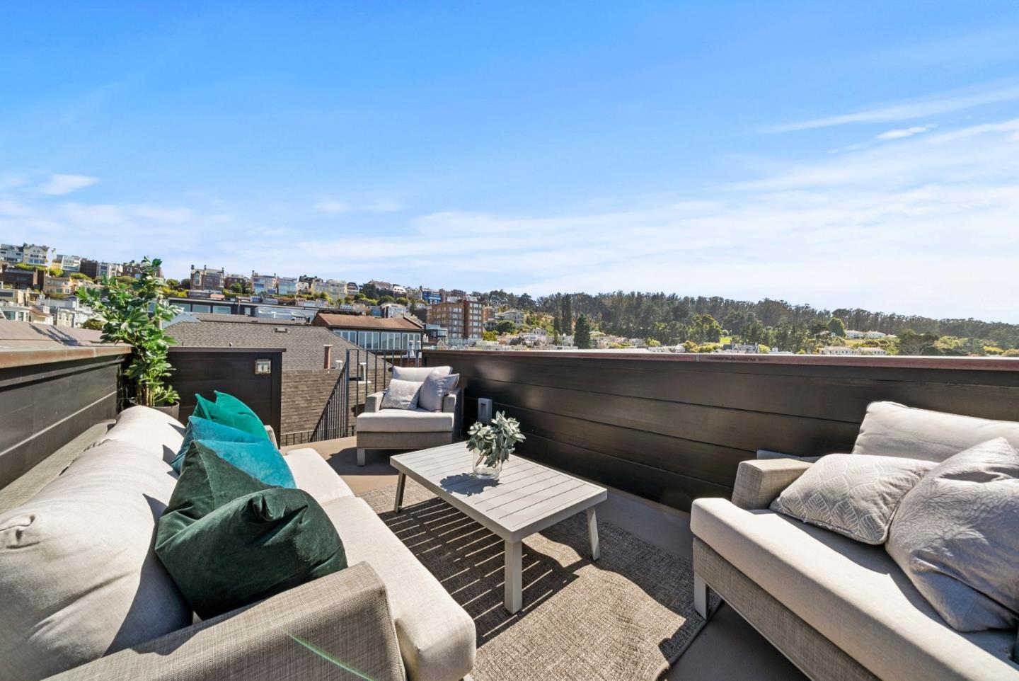 Detail Gallery Image 89 of 106 For 2853 Broderick St, San Francisco,  CA 94123 - 6 Beds | 5/1 Baths