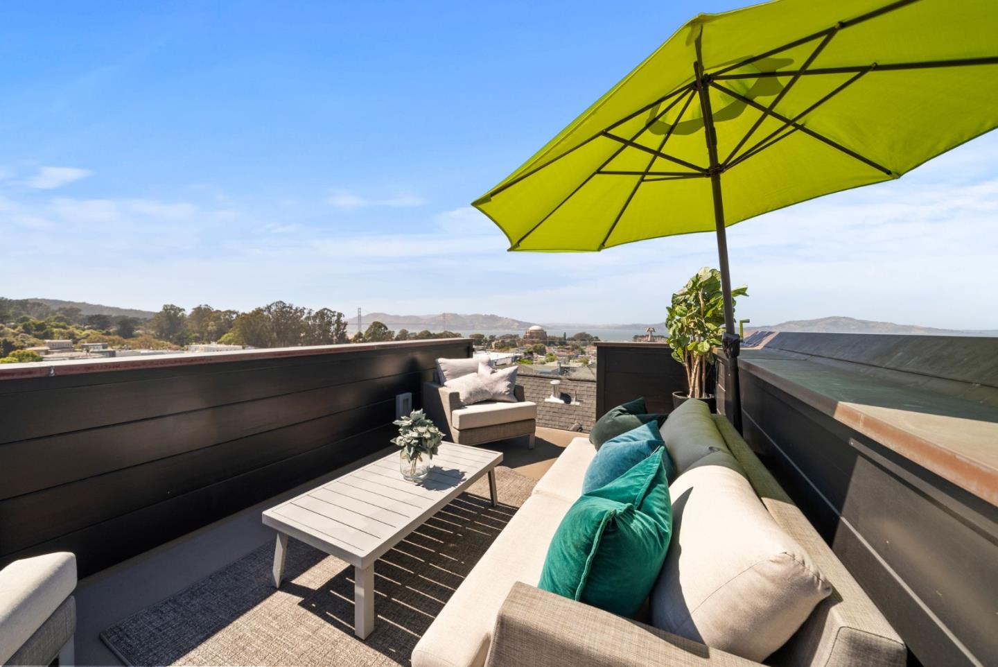 Detail Gallery Image 91 of 106 For 2853 Broderick St, San Francisco,  CA 94123 - 6 Beds | 5/1 Baths