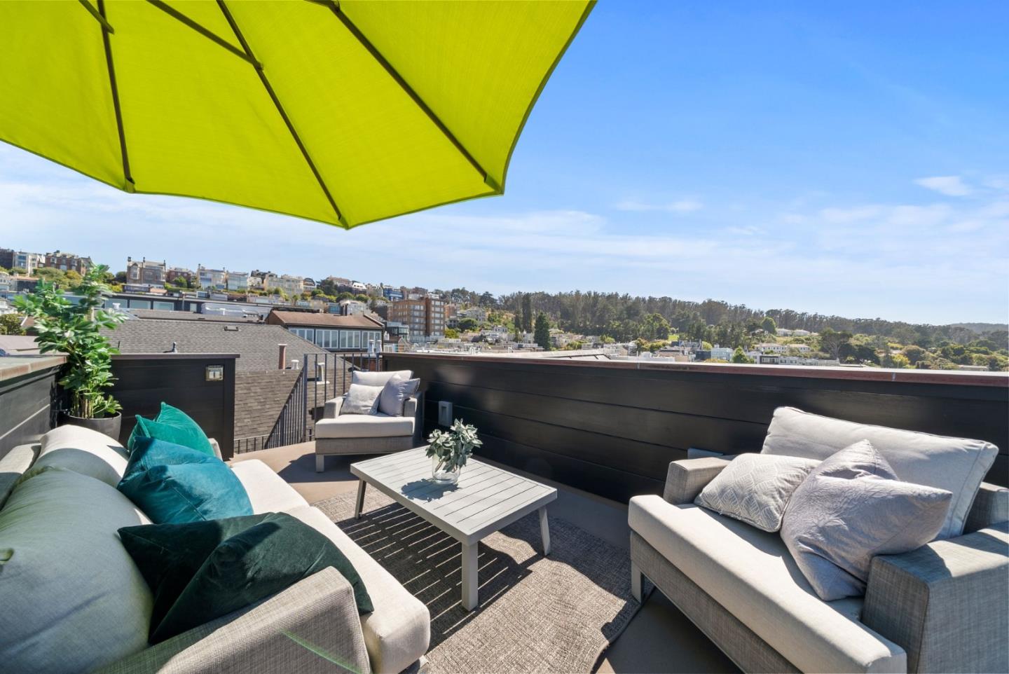 Detail Gallery Image 92 of 106 For 2853 Broderick St, San Francisco,  CA 94123 - 6 Beds | 5/1 Baths