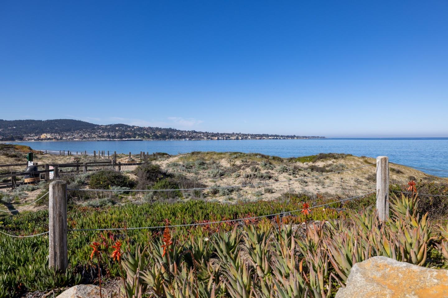 Detail Gallery Image 14 of 27 For 125 Surf Way #305,  Monterey,  CA 93940 - 1 Beds | 1 Baths