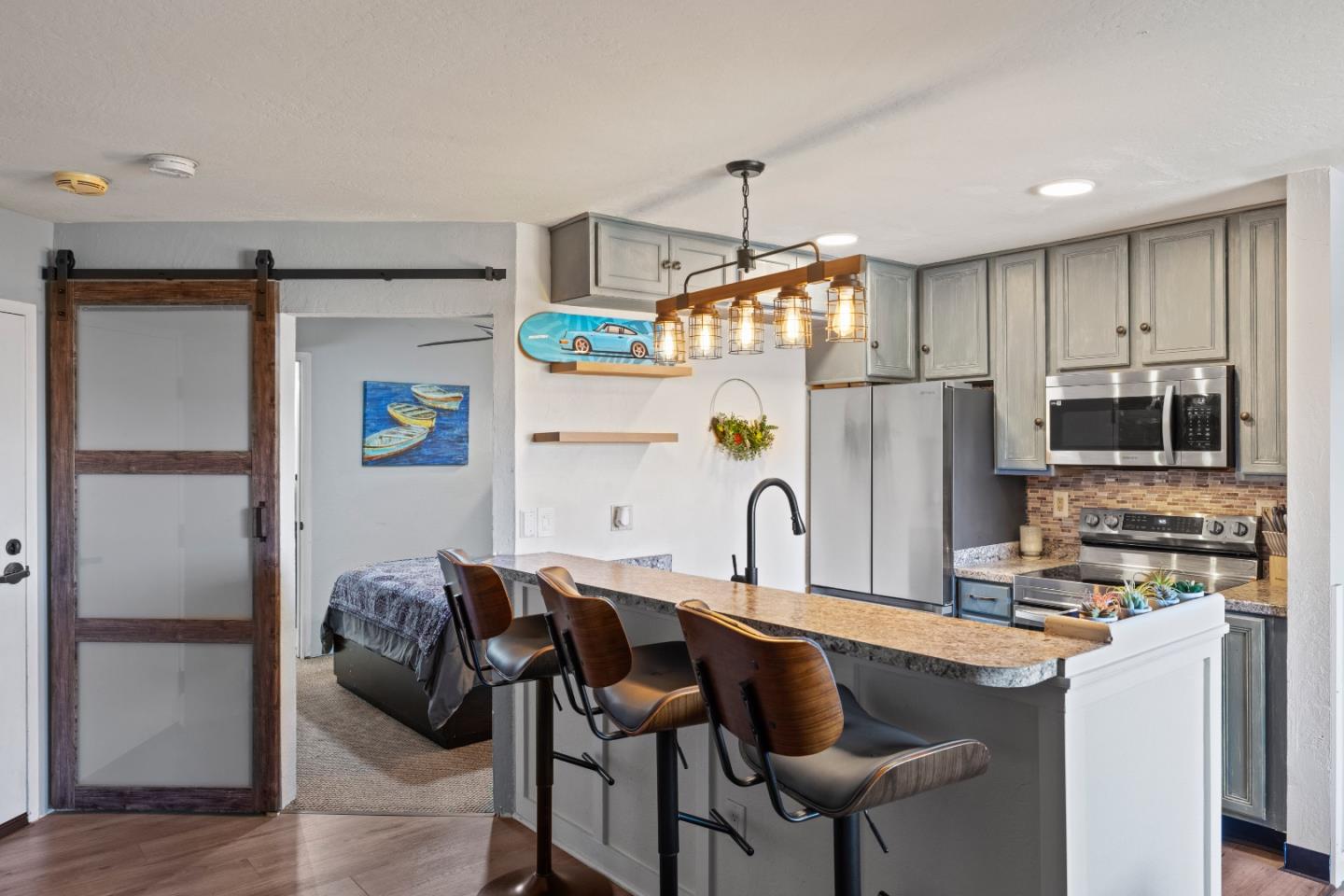 Detail Gallery Image 7 of 27 For 125 Surf Way #305,  Monterey,  CA 93940 - 1 Beds | 1 Baths