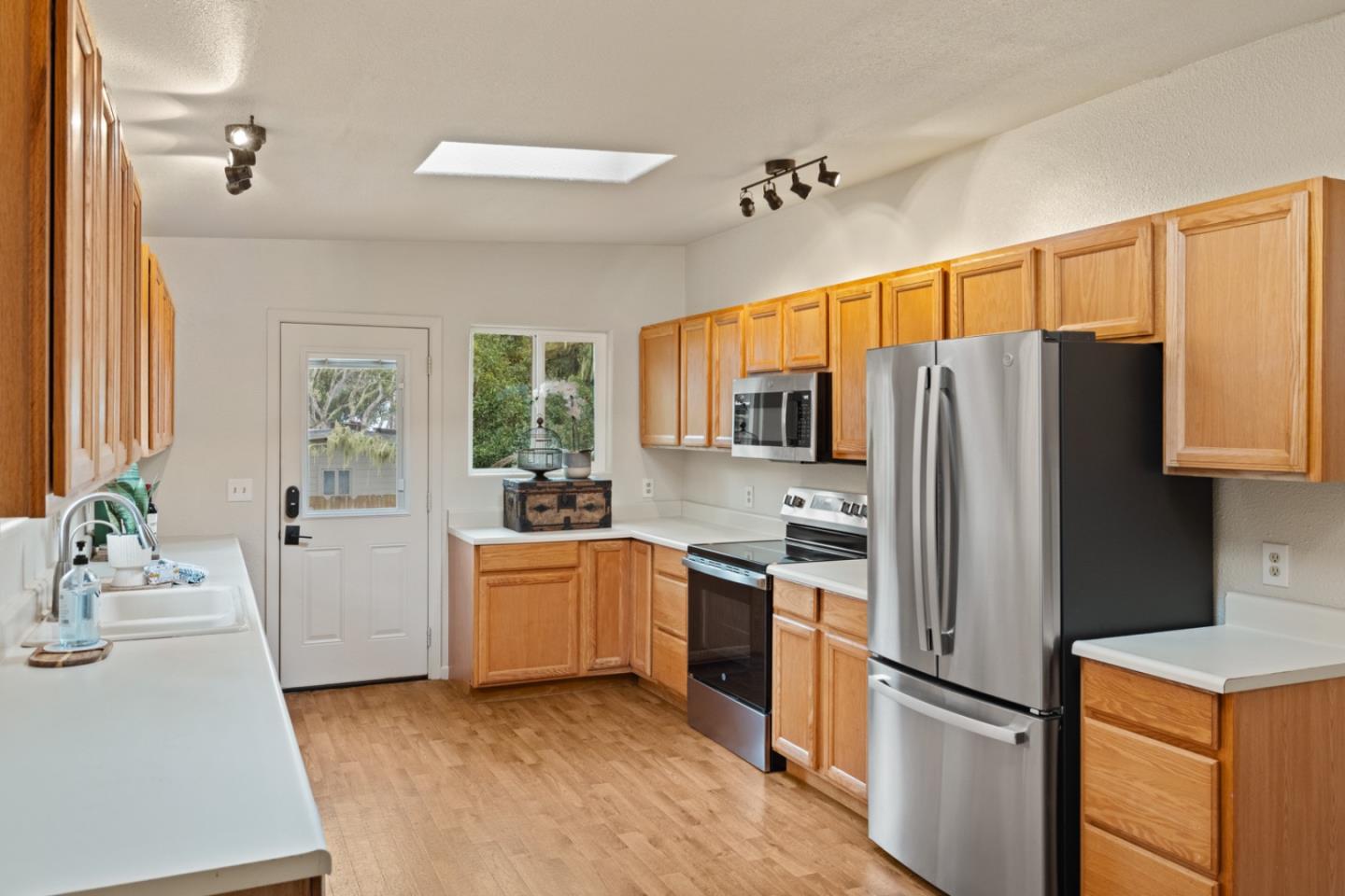 Detail Gallery Image 11 of 30 For 1209 Shafter Ave, Pacific Grove,  CA 93950 - 3 Beds | 2 Baths