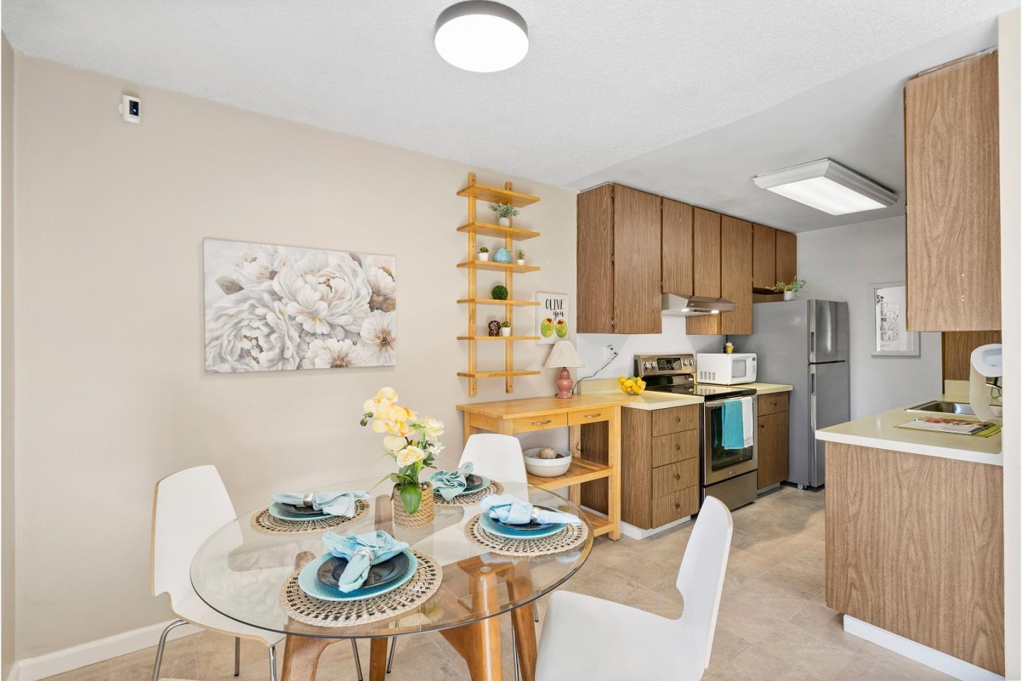 Detail Gallery Image 9 of 27 For 2462 W Bayshore Rd #6,  Palo Alto,  CA 94303 - 2 Beds | 1 Baths