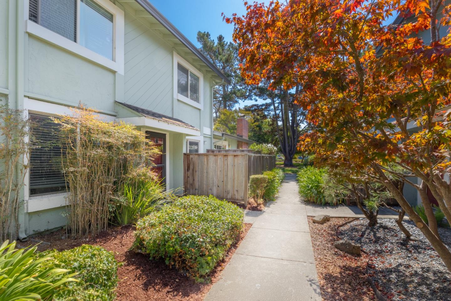 Detail Gallery Image 1 of 26 For 1121 Sutherland Ln #2,  Capitola,  CA 95010 - 3 Beds | 1/1 Baths