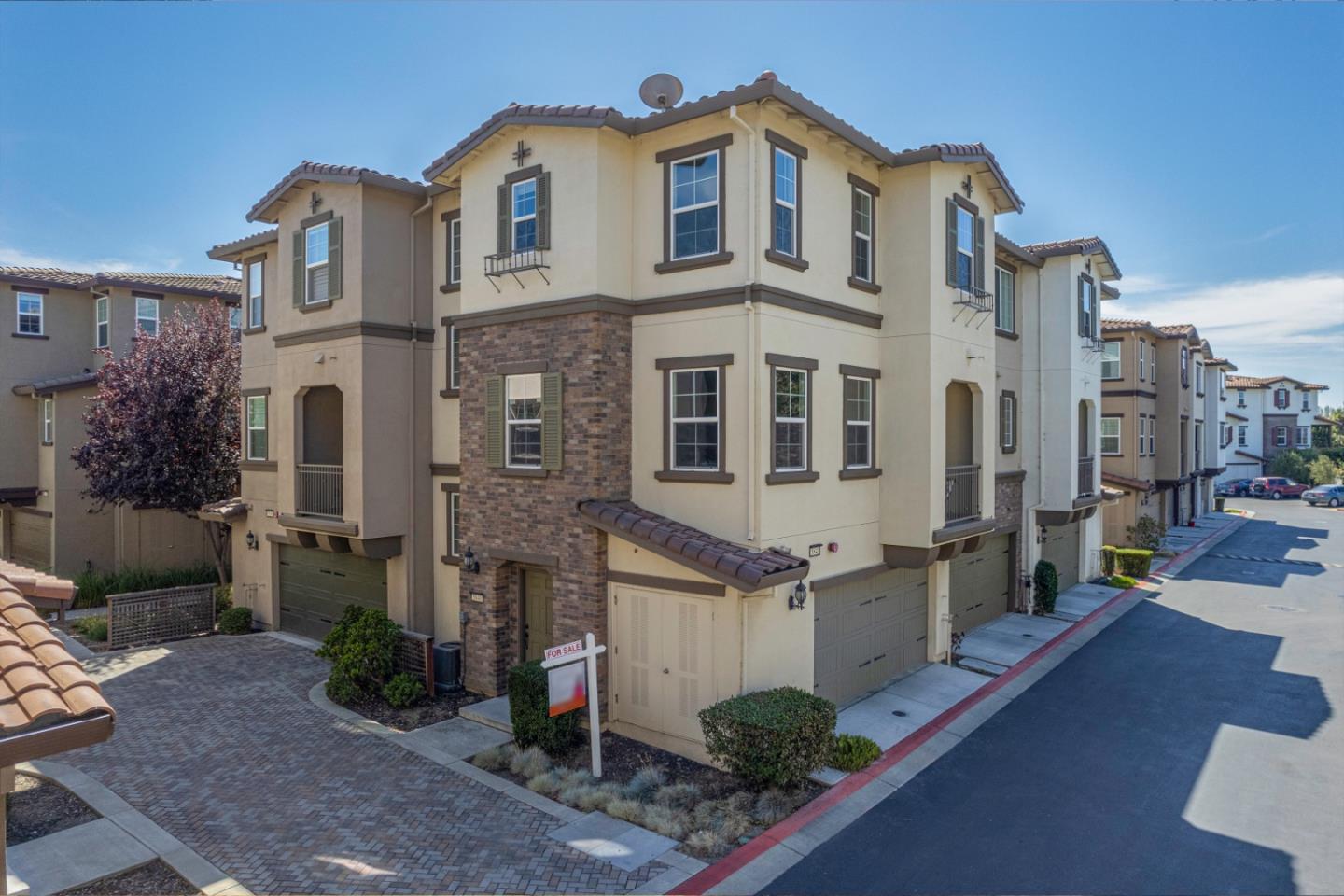 Detail Gallery Image 1 of 40 For 5841 via Lugano, Fremont,  CA 94555 - 2 Beds | 2/1 Baths