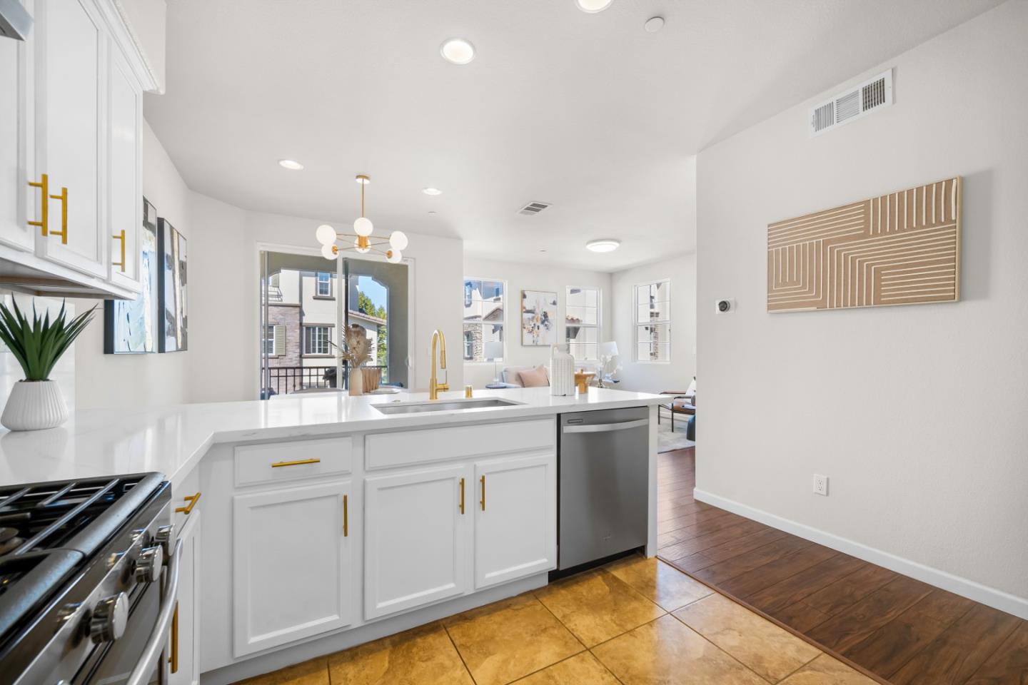 Detail Gallery Image 5 of 40 For 5841 via Lugano, Fremont,  CA 94555 - 2 Beds | 2/1 Baths