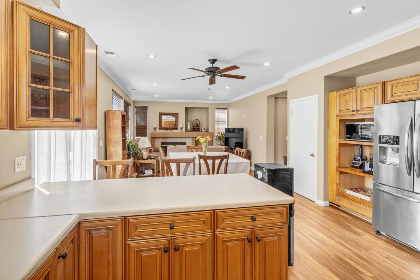 Detail Gallery Image 12 of 31 For 1880 Gamay Way, Salinas,  CA 93906 - 5 Beds | 3 Baths