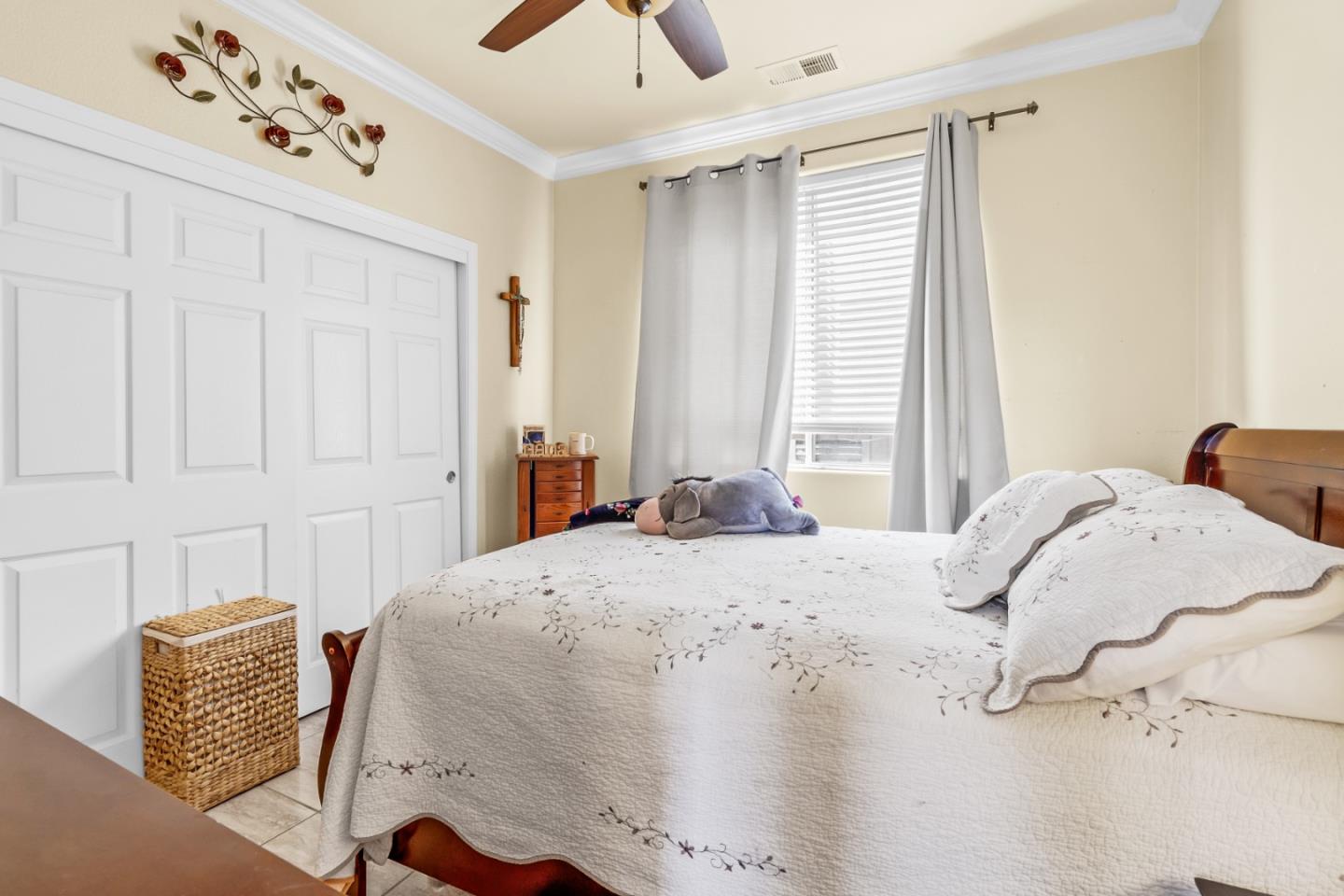 Detail Gallery Image 18 of 31 For 1880 Gamay Way, Salinas,  CA 93906 - 5 Beds | 3 Baths
