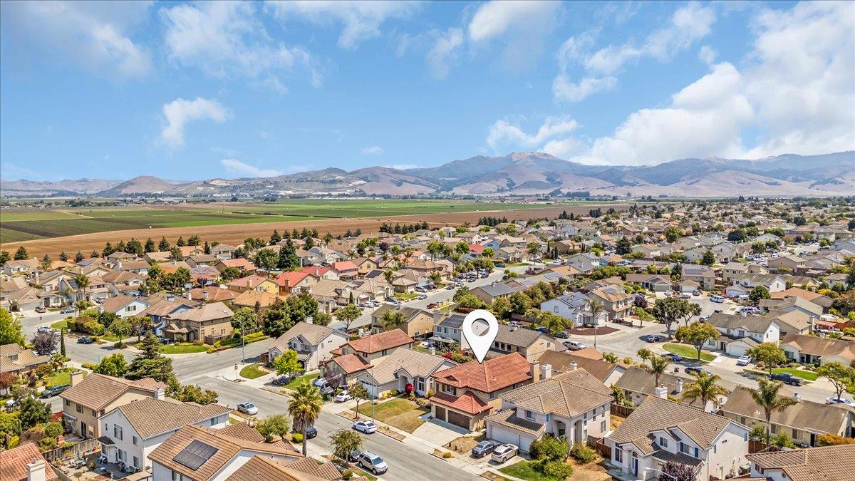Detail Gallery Image 2 of 31 For 1880 Gamay Way, Salinas,  CA 93906 - 5 Beds | 3 Baths