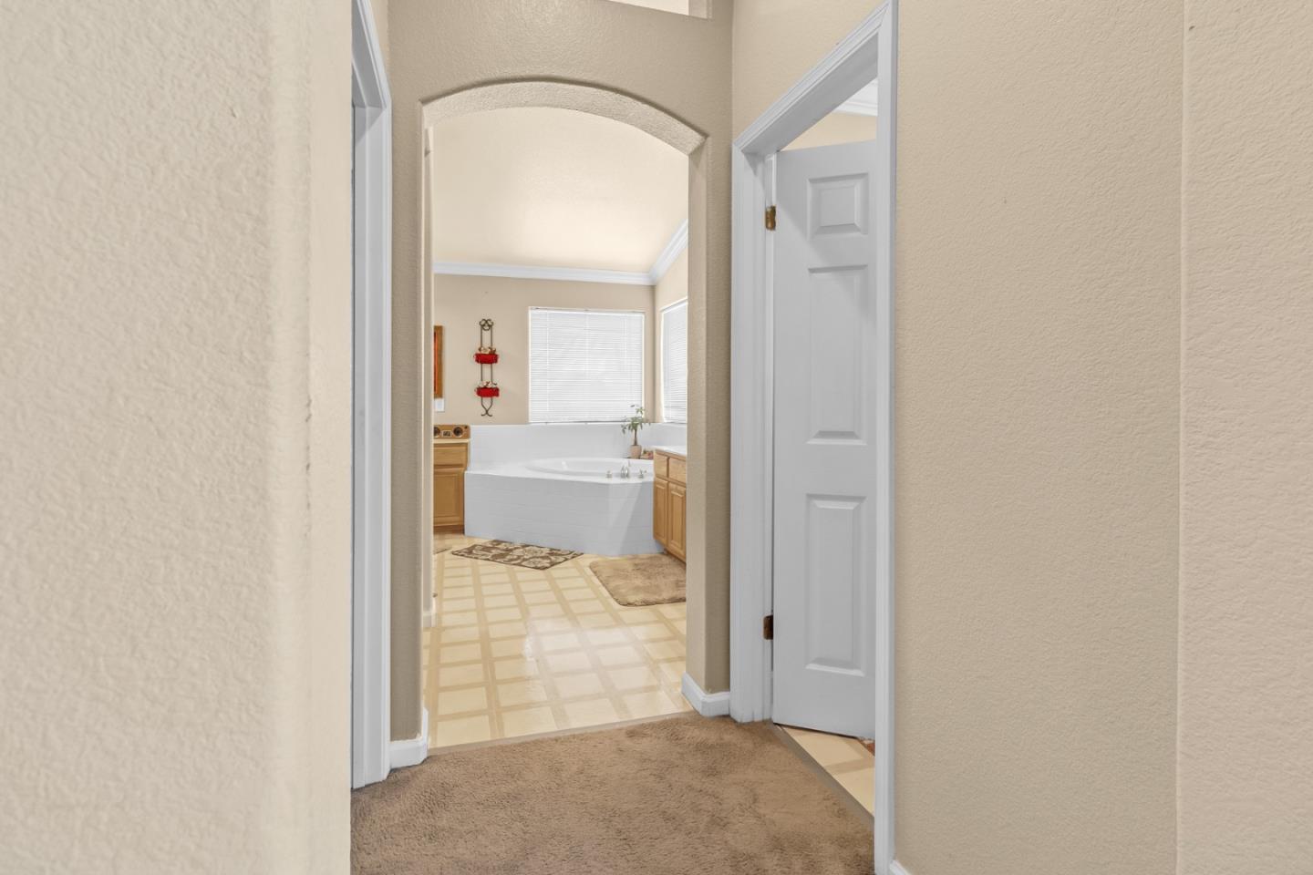 Detail Gallery Image 24 of 31 For 1880 Gamay Way, Salinas,  CA 93906 - 5 Beds | 3 Baths