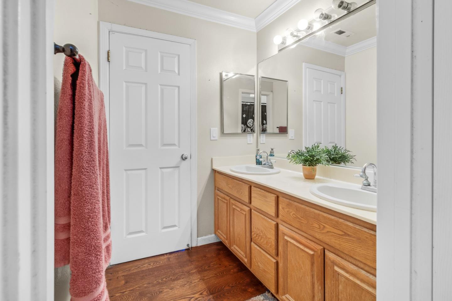 Detail Gallery Image 30 of 31 For 1880 Gamay Way, Salinas,  CA 93906 - 5 Beds | 3 Baths