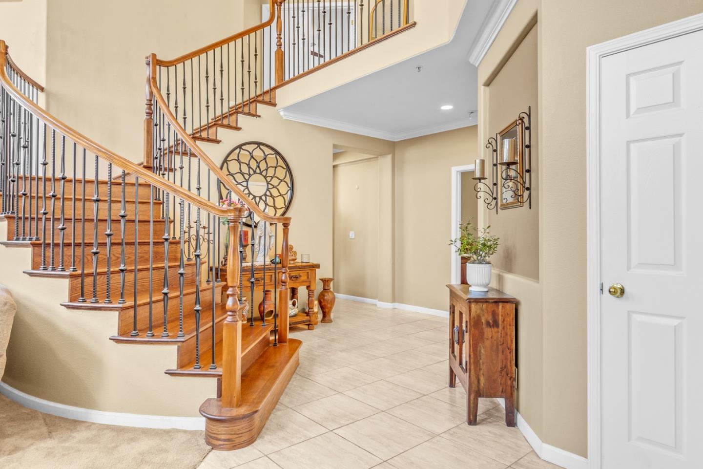 Detail Gallery Image 5 of 31 For 1880 Gamay Way, Salinas,  CA 93906 - 5 Beds | 3 Baths