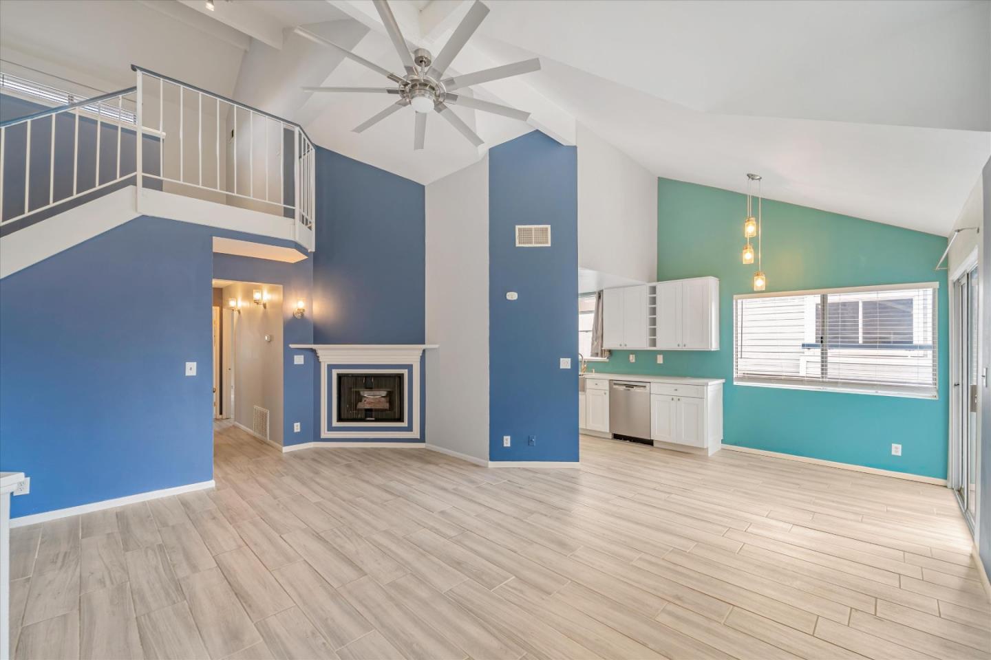 Detail Gallery Image 1 of 1 For 20329 Rue Crevier #546,  Canyon Country,  CA 91351 - 2 Beds | 2 Baths