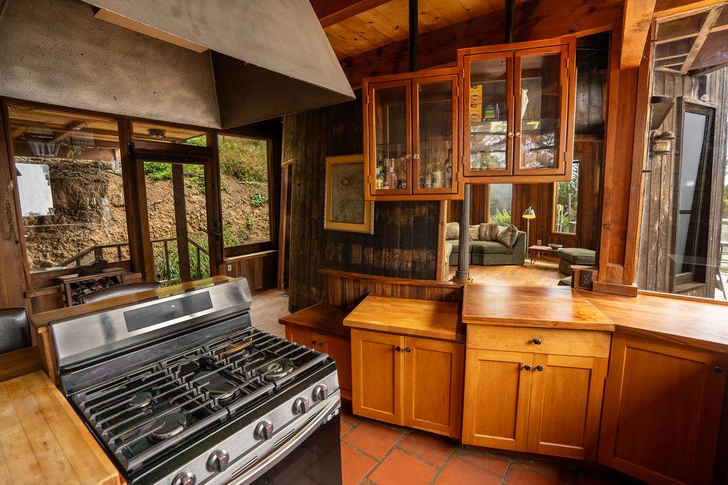 Detail Gallery Image 21 of 36 For 1 Pfeiffer Point Road, Big Sur,  CA 93920 - 3 Beds | 2/1 Baths