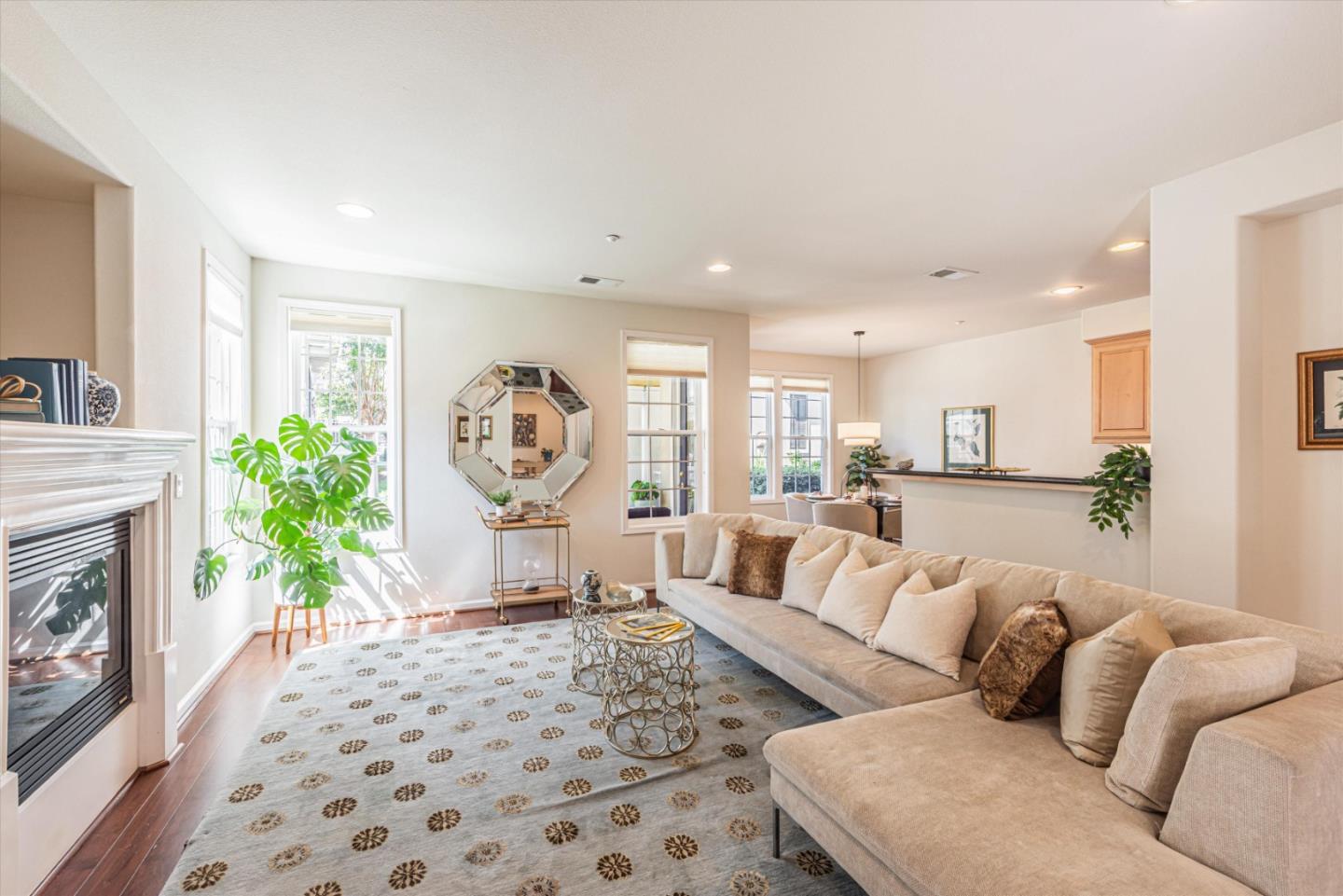 Front Image Thumbnail for ML81980746