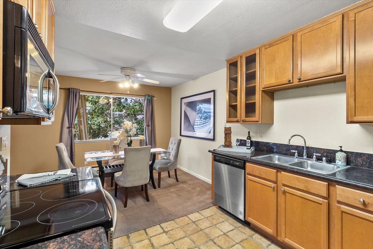 Detail Gallery Image 5 of 25 For 300 Union Ave #40,  Campbell,  CA 95008 - 3 Beds | 2 Baths