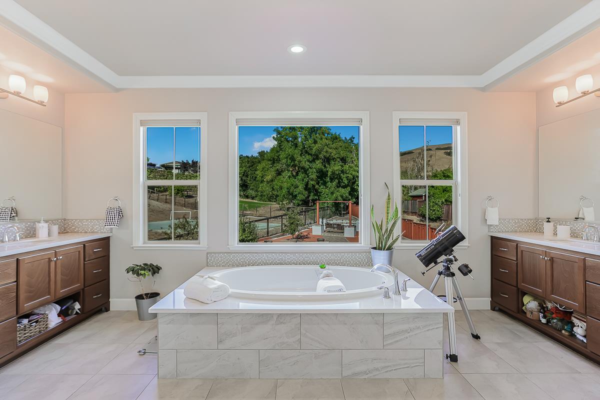 Detail Gallery Image 47 of 73 For 6352 Grand Oak Way, San Jose,  CA 95135 - 6 Beds | 5/1 Baths