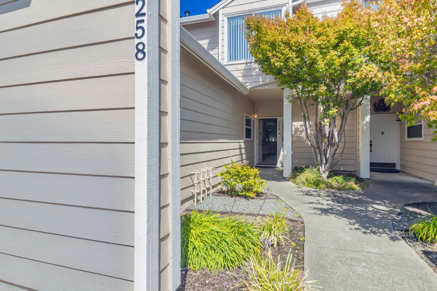 Detail Gallery Image 3 of 34 For 258 Amesport Lndg, Half Moon Bay,  CA 94019 - 2 Beds | 2/1 Baths