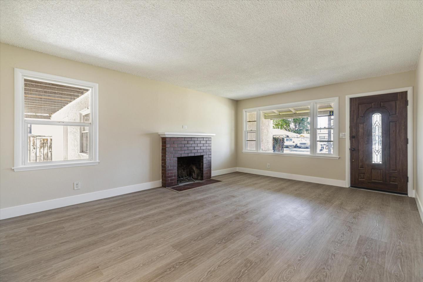 Detail Gallery Image 4 of 18 For 780 Jasper St, San Jose,  CA 95116 - 2 Beds | 1 Baths