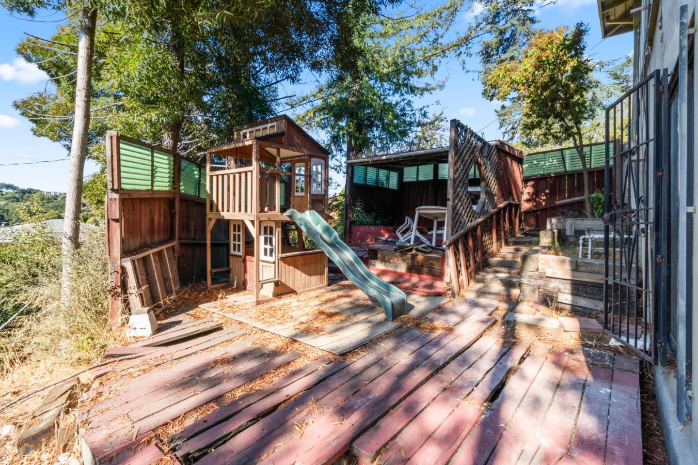 9560 Alcala Avenue, Oakland, California 94605, 2 Bedrooms Bedrooms, ,1 BathroomBathrooms,Residential,For Sale,9560 Alcala Avenue,ML81980823