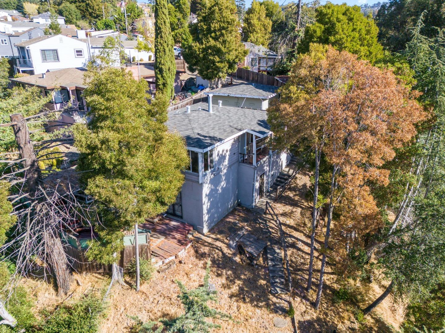 Detail Gallery Image 2 of 42 For 9560 Alcala Ave, Oakland,  CA 94605 - 2 Beds | 1 Baths
