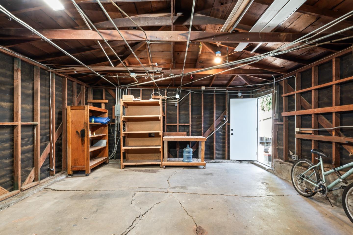 9560 Alcala Avenue, Oakland, California 94605, 2 Bedrooms Bedrooms, ,1 BathroomBathrooms,Residential,For Sale,9560 Alcala Avenue,ML81980823