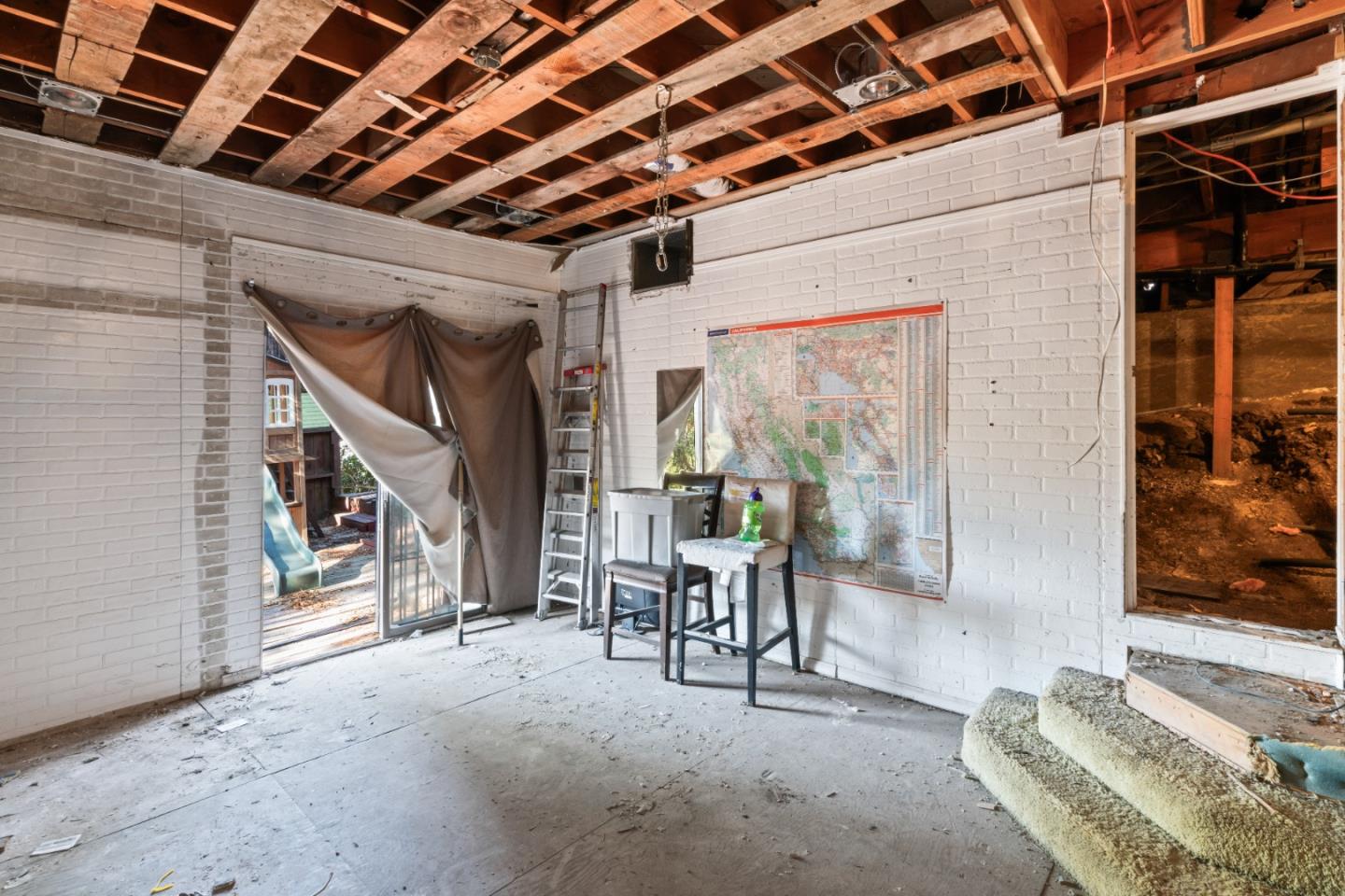 9560 Alcala Avenue, Oakland, California 94605, 2 Bedrooms Bedrooms, ,1 BathroomBathrooms,Residential,For Sale,9560 Alcala Avenue,ML81980823