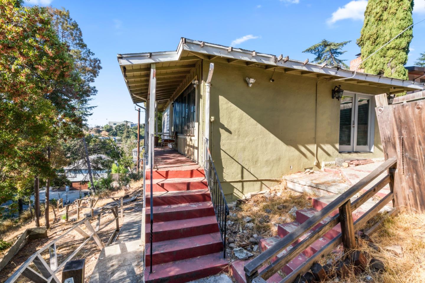 9560 Alcala Avenue, Oakland, California 94605, 2 Bedrooms Bedrooms, ,1 BathroomBathrooms,Residential,For Sale,9560 Alcala Avenue,ML81980823