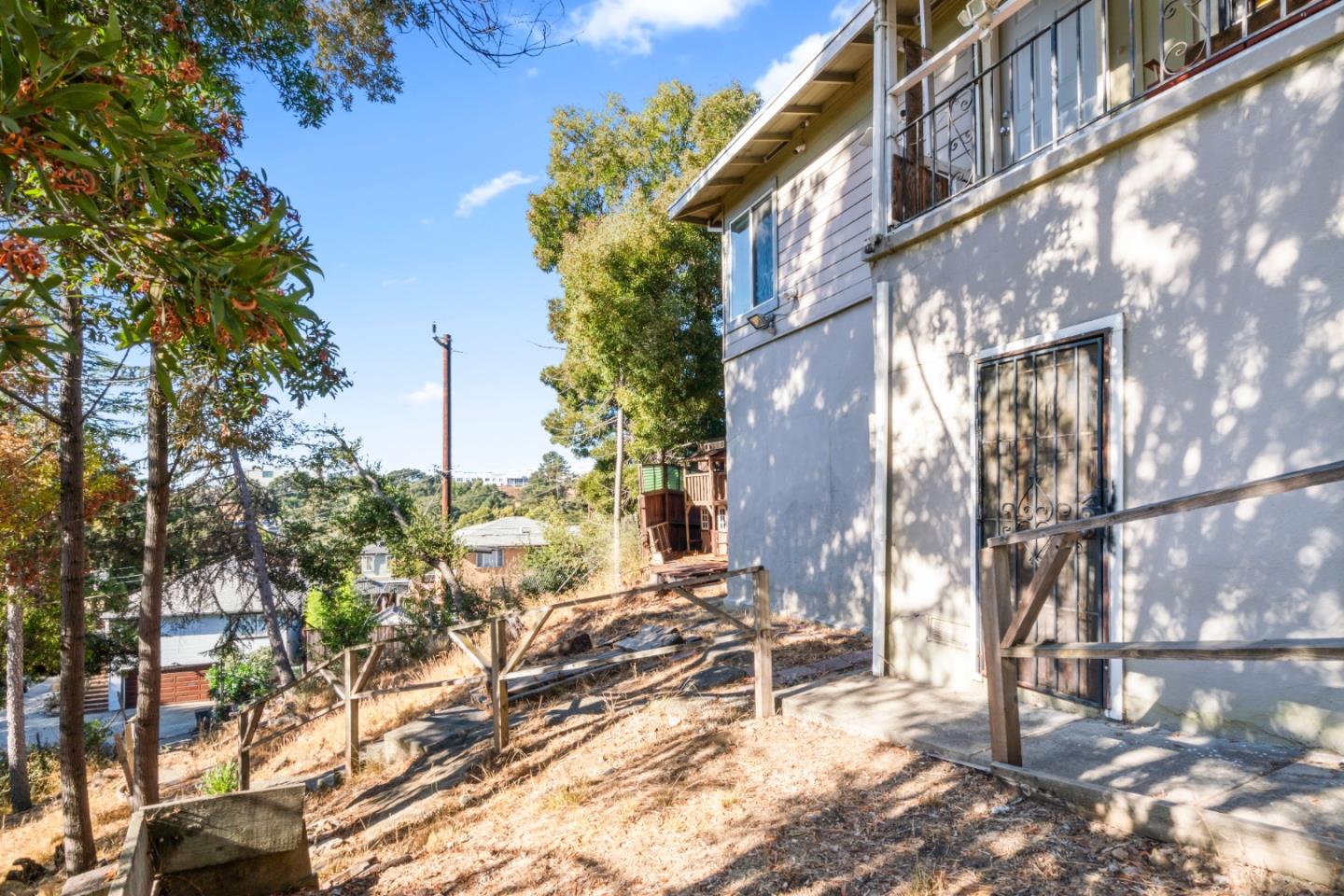 9560 Alcala Avenue, Oakland, California 94605, 2 Bedrooms Bedrooms, ,1 BathroomBathrooms,Residential,For Sale,9560 Alcala Avenue,ML81980823