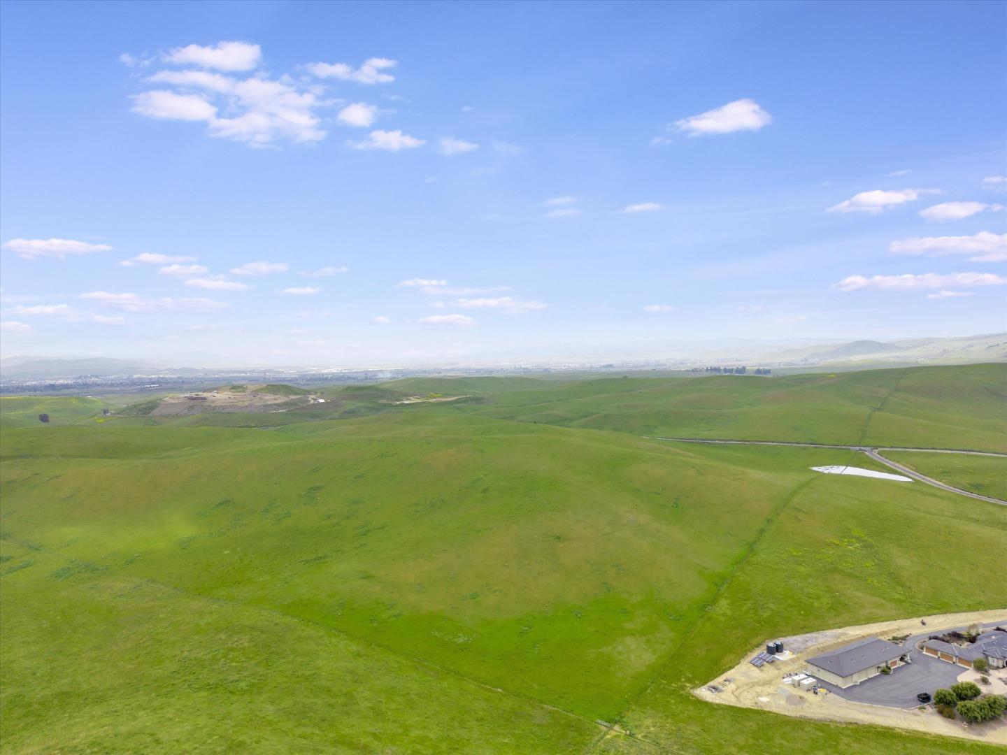 Detail Gallery Image 2 of 22 For 2000 John Smith Road, Hollister,  CA 95023 - – Beds | – Baths