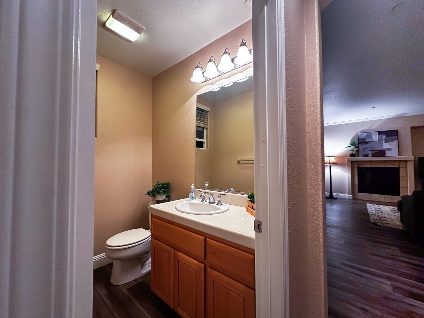 Detail Gallery Image 14 of 23 For 1548 Verona Ct, Salinas,  CA 93905 - 4 Beds | 3/1 Baths